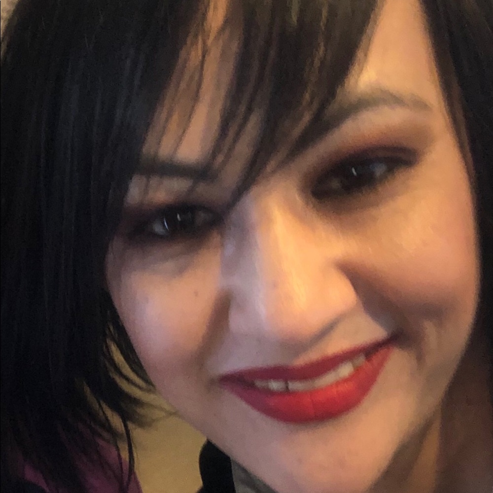 Meet your Posher, Roxanne